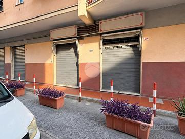 NEGOZIO A GENOVA