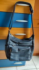 Borsa a tracolla di colore nero/blu in simil pelle