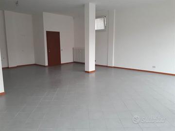 Rif.UFFICIO LIBERO| negozio venezia
