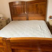 Camera da letto matrimoniale con comò