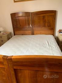 Camera da letto matrimoniale con comò
