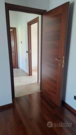 5 porte noce 80x210 usate pochi mesi, con maniglie