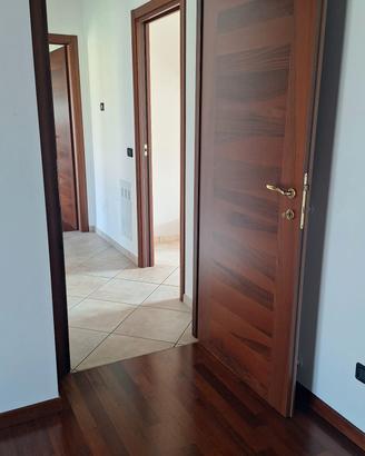 5 porte noce 80x210 usate pochi mesi, con maniglie