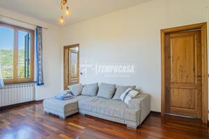 3 LOCALI CON BALCONE