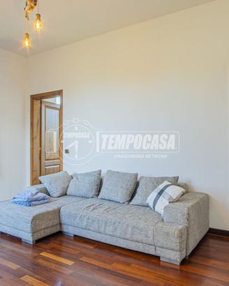 3 LOCALI CON BALCONE