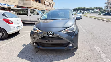 Toyota Aygo 1.0 VVT-i 72 CV 5 porte x-play LED NAV