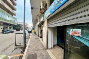 NEGOZIO A ROSETO DEGLI ABRUZZI