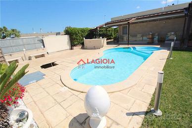 Villa di 5 vani con giardino e piscina