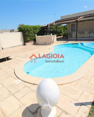 Villa di 5 vani con giardino e piscina