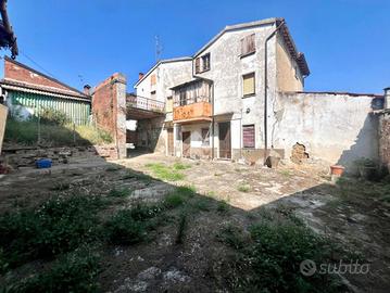 CASA SEMINDIPENDENTE A CANNETO PAVESE