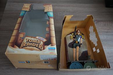 Action figure tomb raider LARA CROFT in tuta subaq