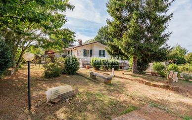 Villa unifamiliare con dependance