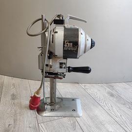 Taglierina verticale per tessuti marca KM