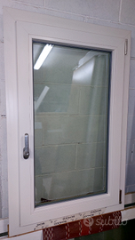 Finestra in pvc bianco ad 1 anta 700 x 1150