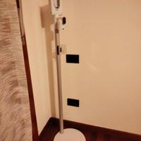 colonna stazione ricarica Dyson 