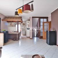 VILLA A SCHIERA DI TESTA CON GIARDINO E BOX!!!