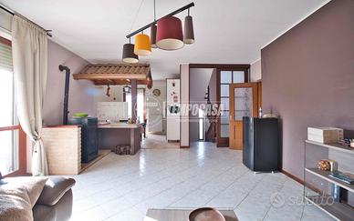 VILLA A SCHIERA DI TESTA CON GIARDINO E BOX!!!