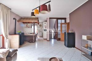 VILLA A SCHIERA DI TESTA CON GIARDINO E BOX!!!