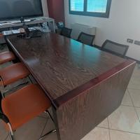 Scrivania  riunioni e dattilo