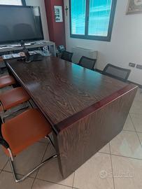 Scrivania  riunioni e dattilo