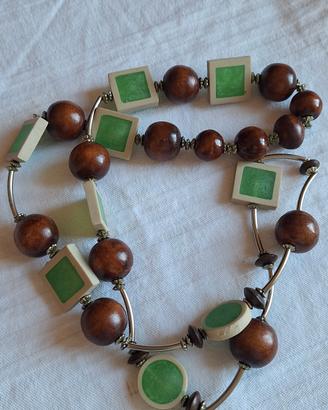 Collana vintage Boho in legno e resina verde
