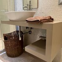 mobile bagno sospeso