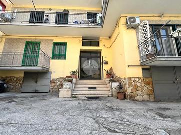 4 LOCALI A POZZUOLI
