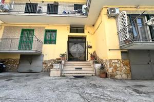 4 LOCALI A POZZUOLI
