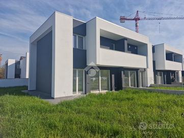 VILLA A SCHIERA D'ANGOLO A CARPI