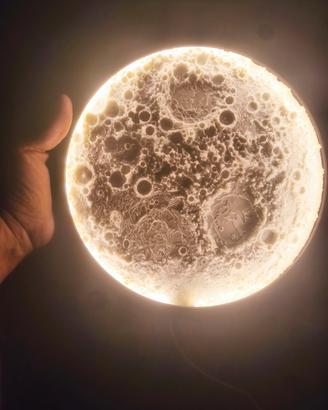 lampada a forma di luna realistica