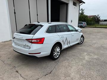 Skoda Superb Wagon 2.0 tdi evo 150cv dsg