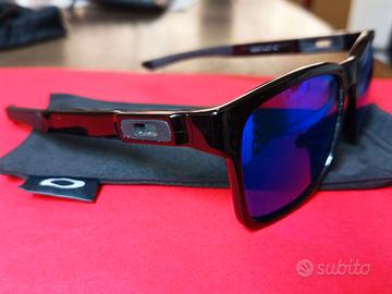 Occhiali da sole Oakley Catalyst  9272-04 Polarizz