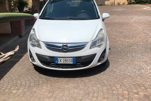 Auto opel corsa
