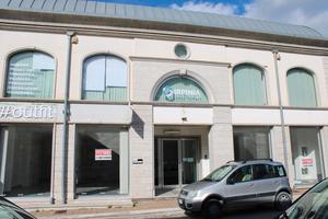 Locale commerciale - Lioni (Av)