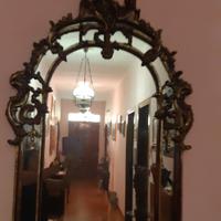 specchio con cornice in legno