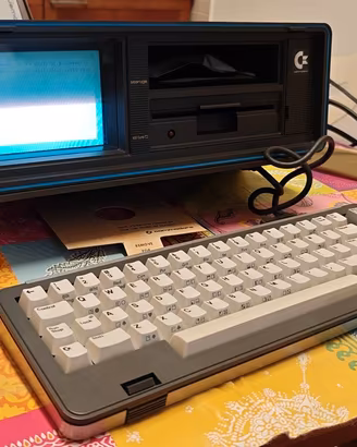 Commodore SX64 portatile vintage con cavo tastiera