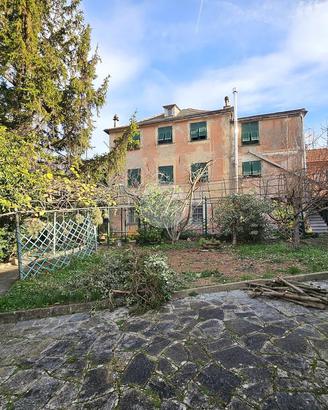 TRIFAMILIARE A GENOVA