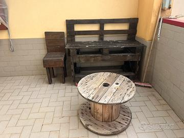 Panchine sedia e tavolino