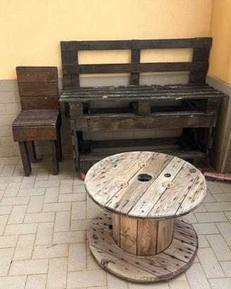 Panchine sedia e tavolino