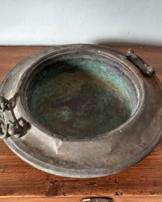 braciere di rame vecchio