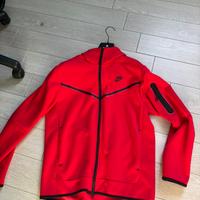 nike tech rossa