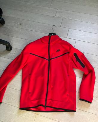 nike tech rossa