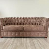 Divano stile Chesterfield