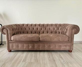 Divano stile Chesterfield