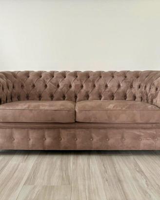 Divano stile Chesterfield