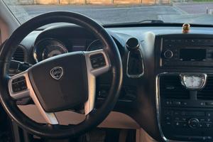 Lancia voyager 7 posti