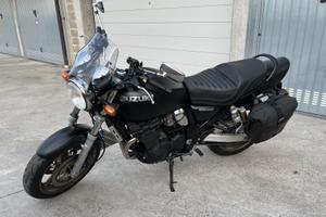 Suzuki GSX 750 Inazuma