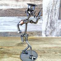 Scultura viti e bulloni carabiniere polizia