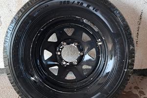 gomme fuoristrada con cerchi