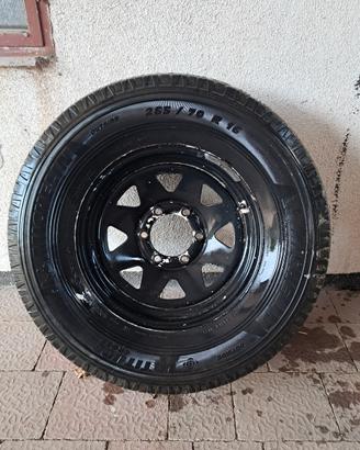 gomme fuoristrada con cerchi